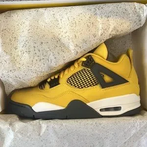 BRAND NEW!!! Jordan 4 “lightning 2021” never worn. Selected through Nike App. AIR JORDAN 4 RETRO  main image 4